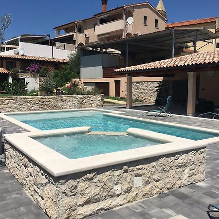 Apartments Ceh Ližnjan エクステリア 写真