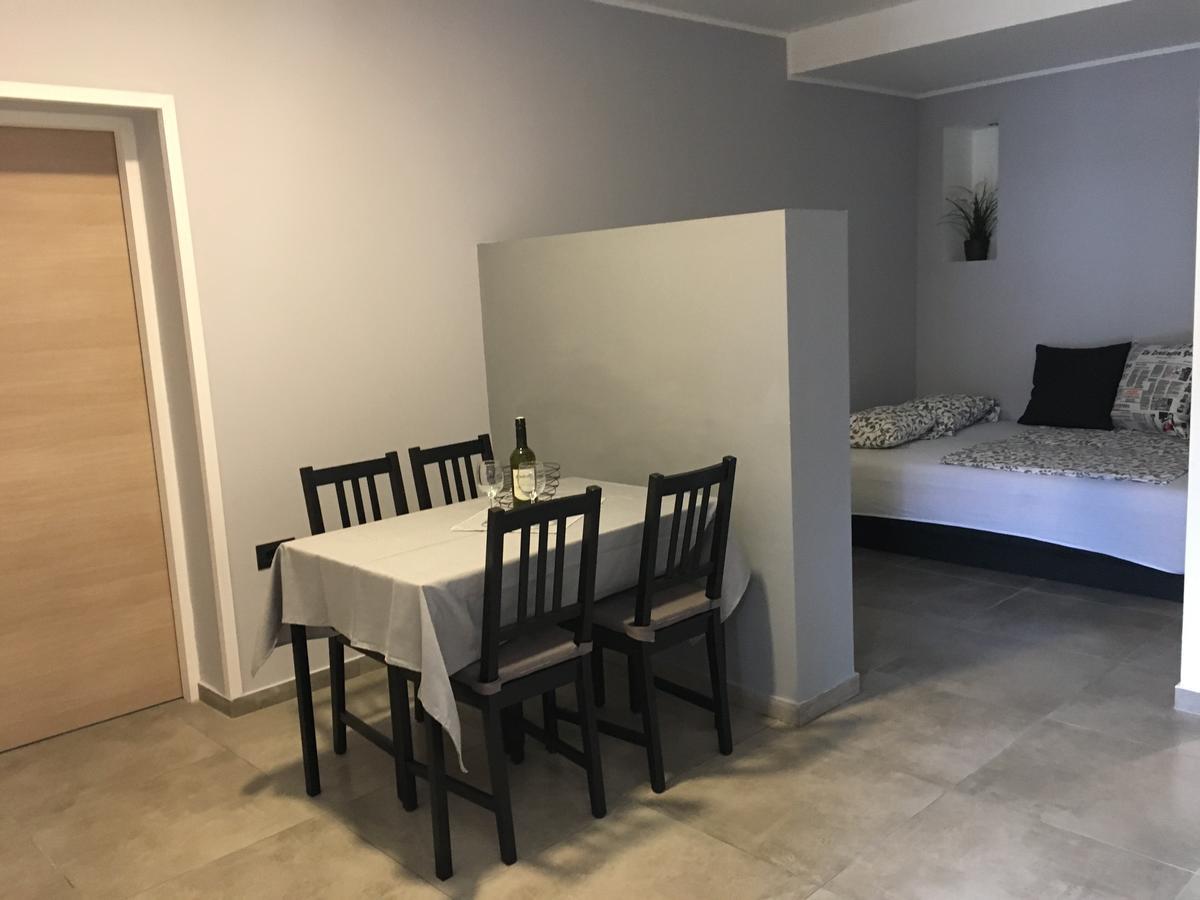 Apartments Ceh Ližnjan エクステリア 写真