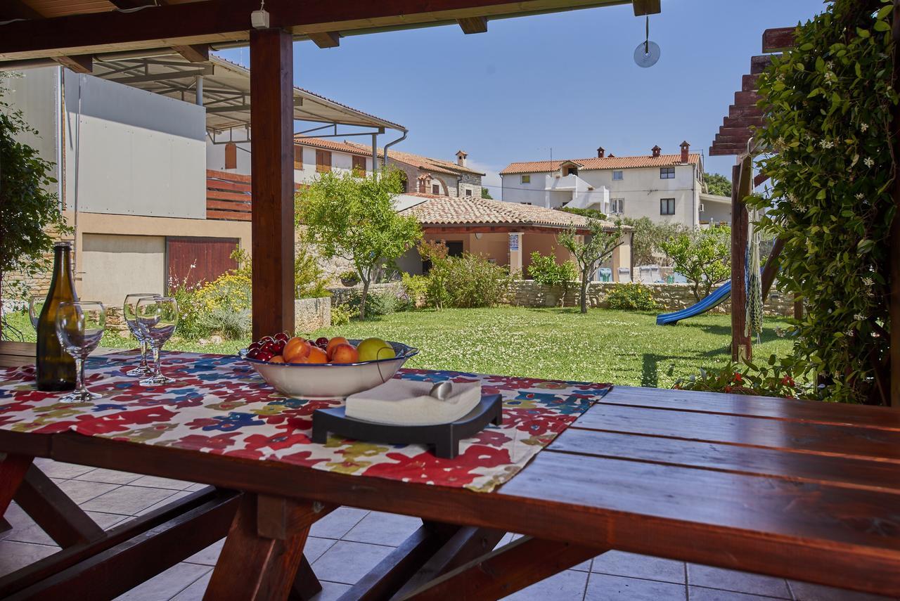 Apartments Ceh Ližnjan エクステリア 写真